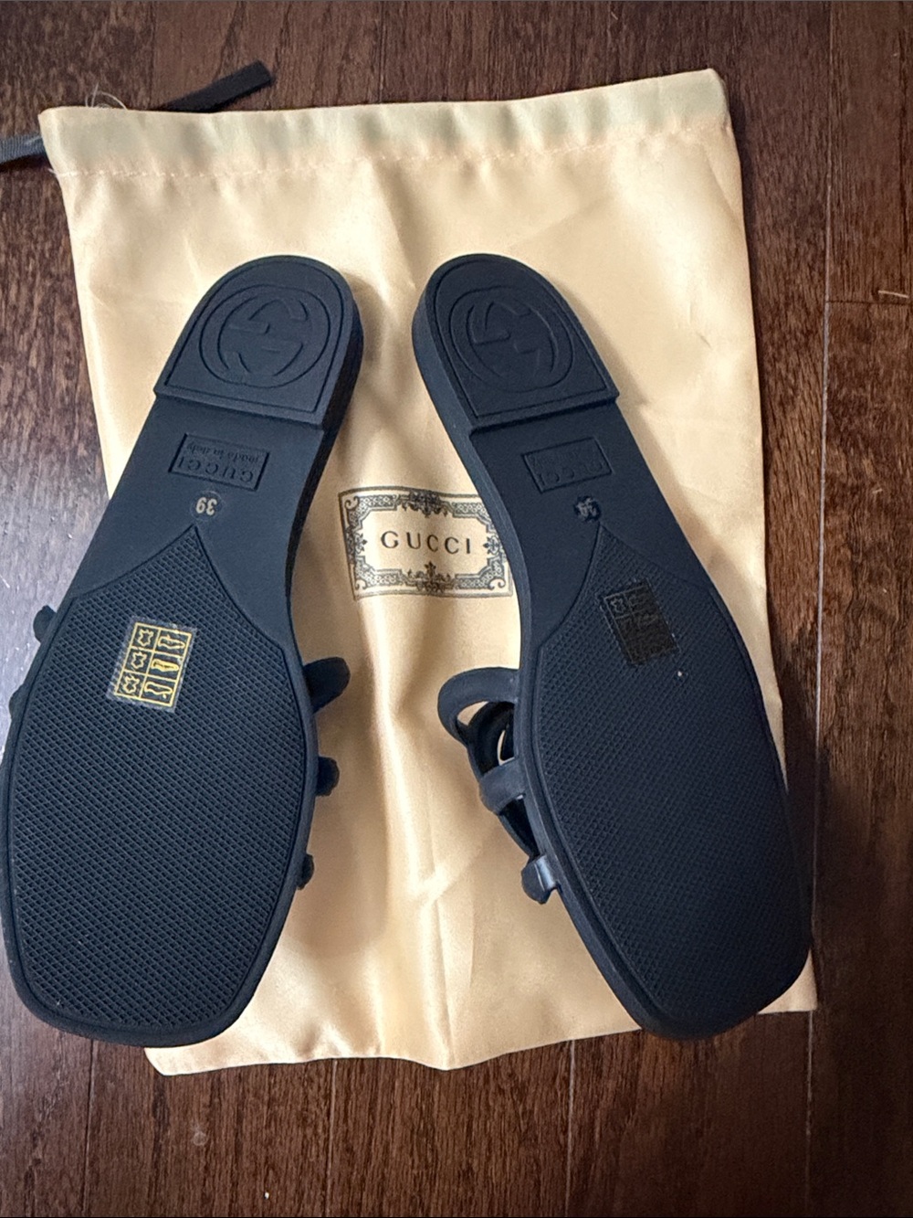 Matte Black Interlocking G Rubber Slide Sandals - Picture 3 of 3